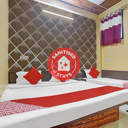 乌贾因 Oyo 79454 Shree Laxmi Palace酒店 外观 照片